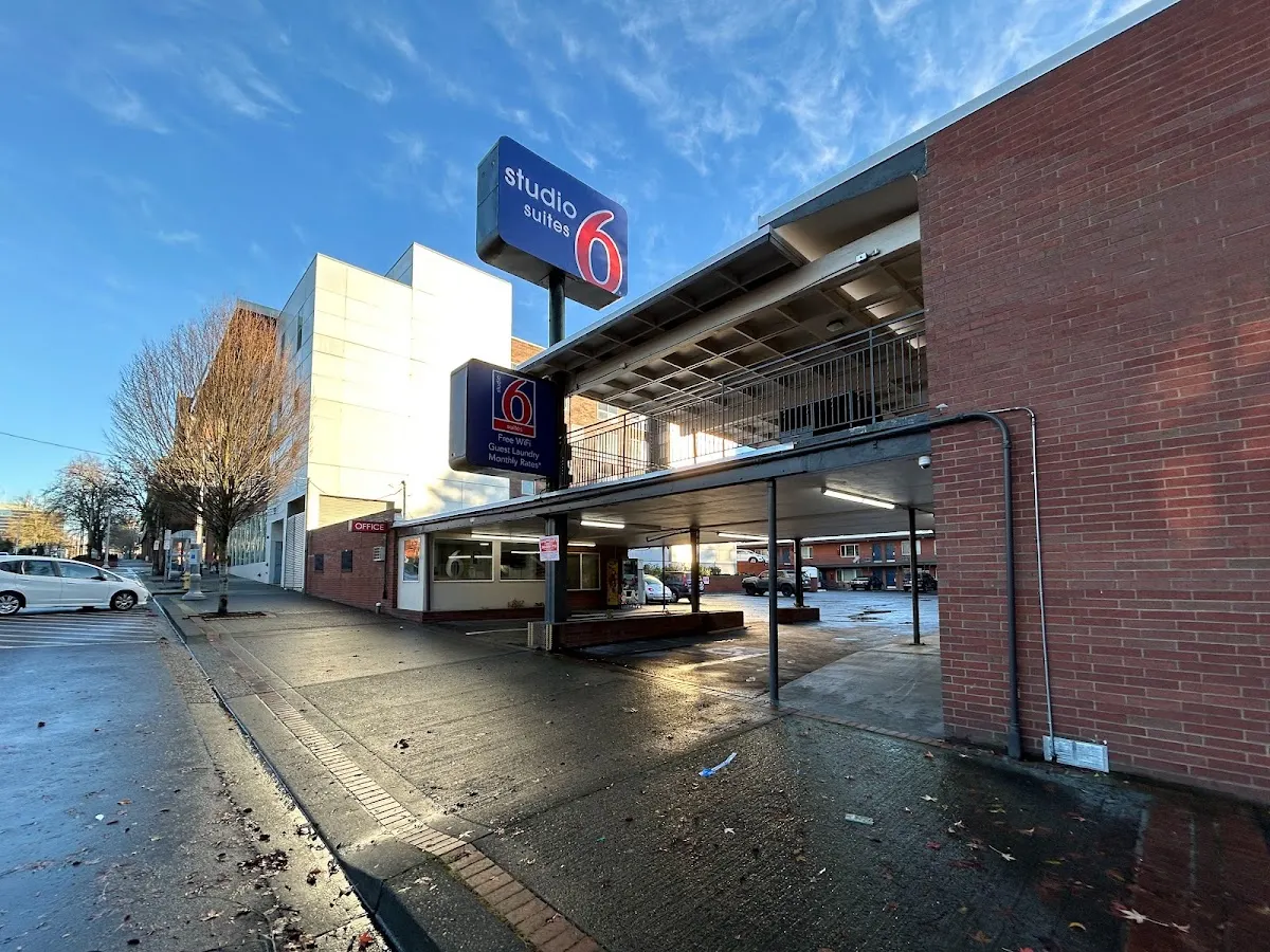 Studio 6 Suites Vancouver, WA - Waterfront