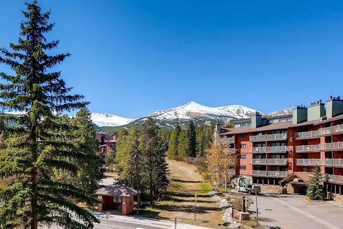 River Mountain Lodge