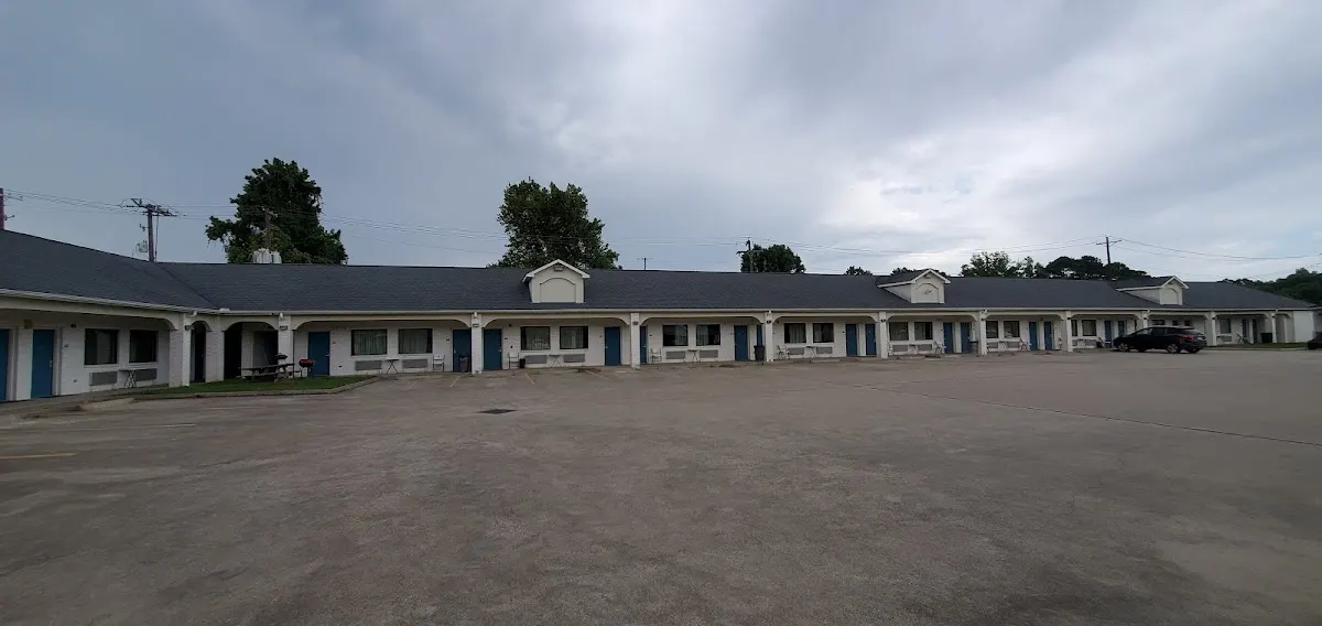 Travelers Inn and Suites Liberty