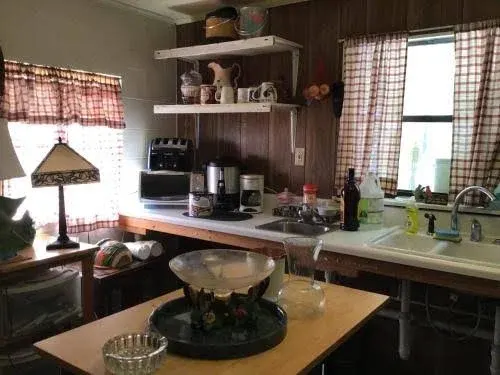 The Lucky 7 Motel
