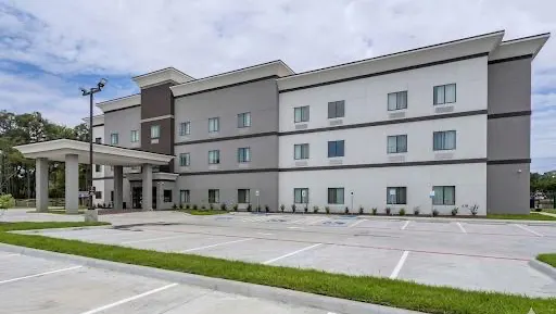 Redwood Inn & Suites Crosby