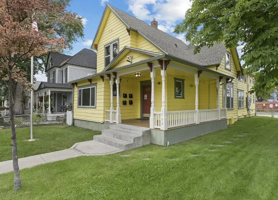 Maple Leaf Manor Furnished Apartments
