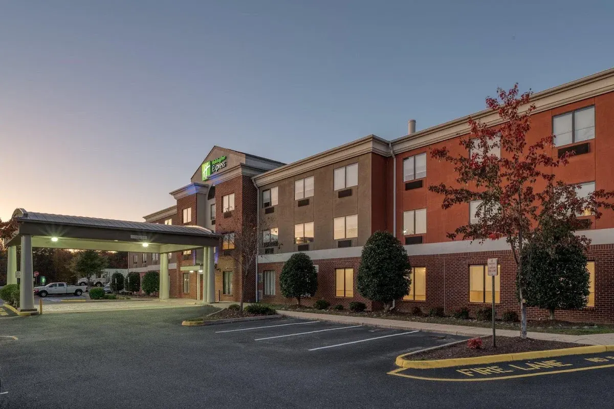Holiday Inn Express & Suites Thornburg-S. Fredericksburg by IHG