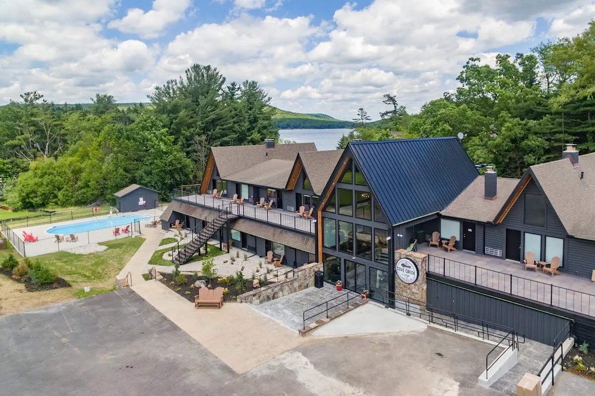 Cove Creek Lodge