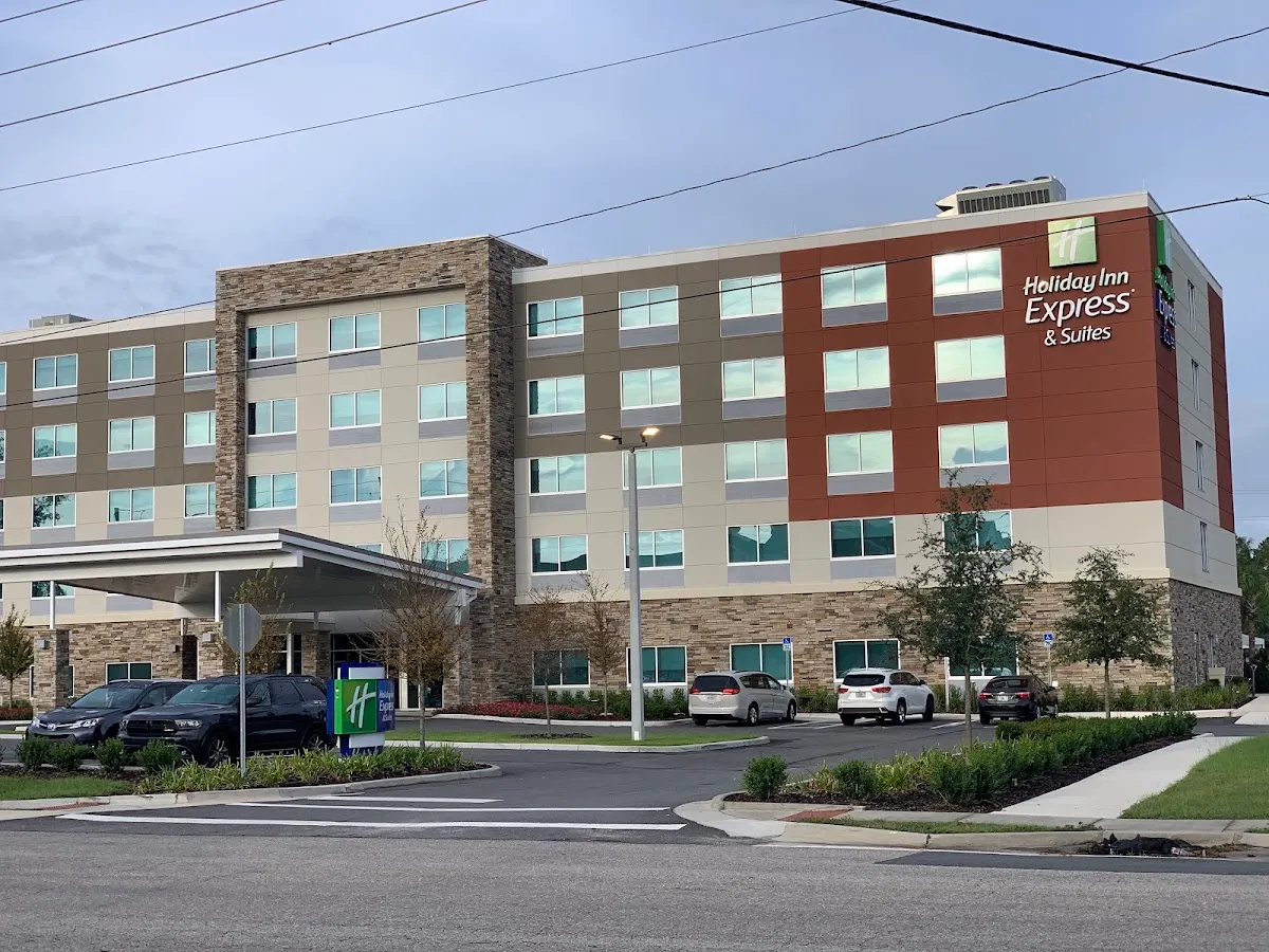 Holiday Inn Express & Suites Gainesville I-75