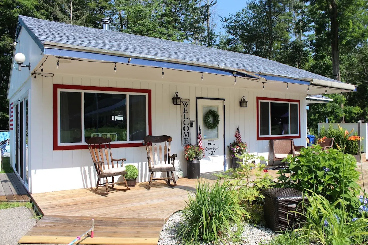 Yankee Trail Motel & Breakfast Restaurant