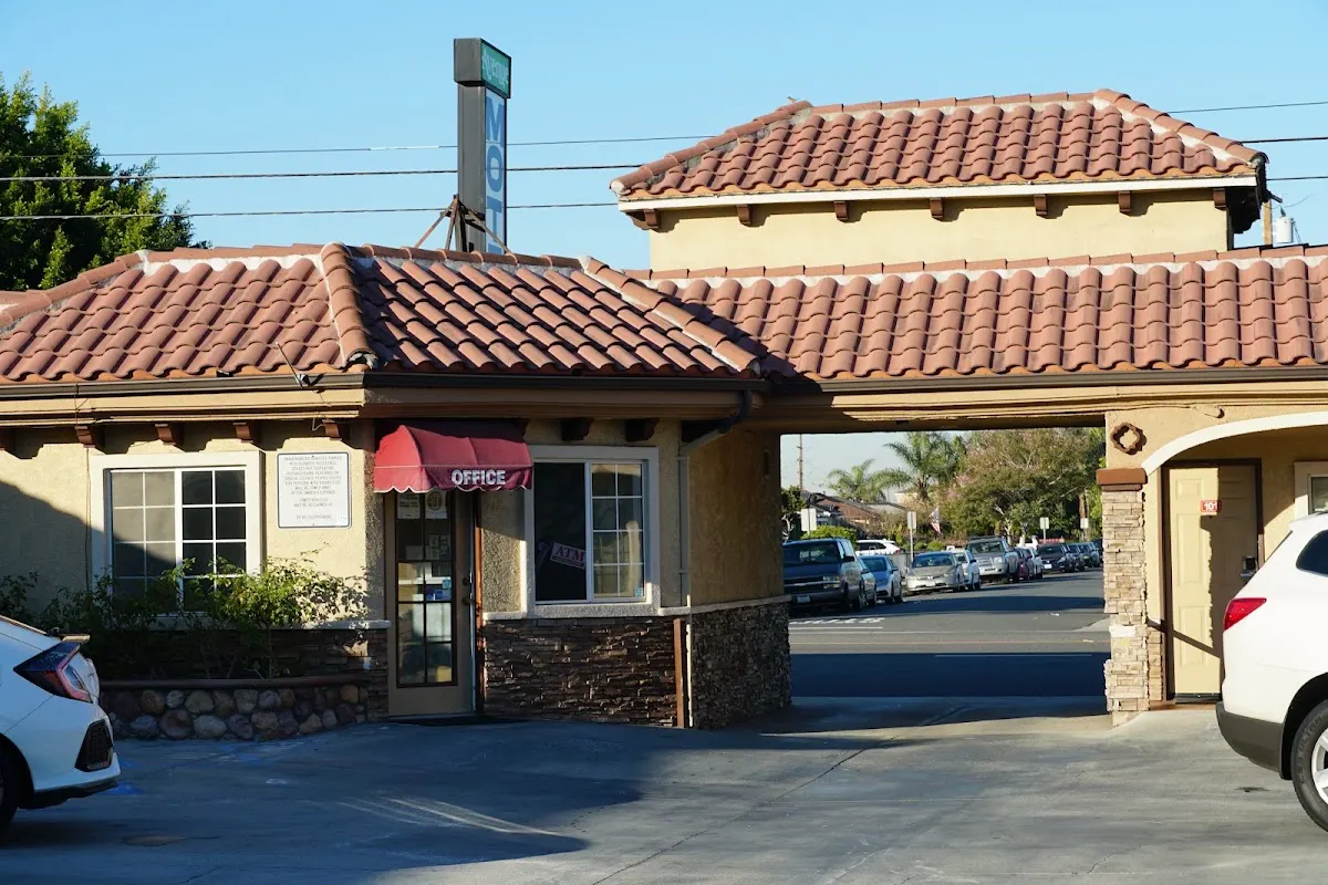 Avenue Motel