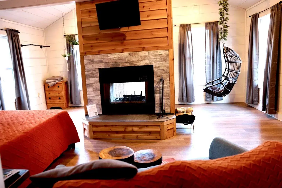 AVENWOOD CABINS