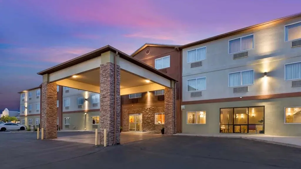 Best Western Plus The Four Corners Inn