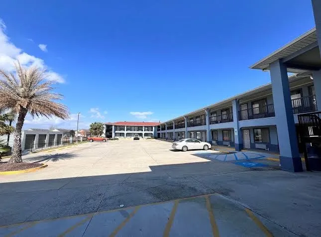 Express Inn & Suites