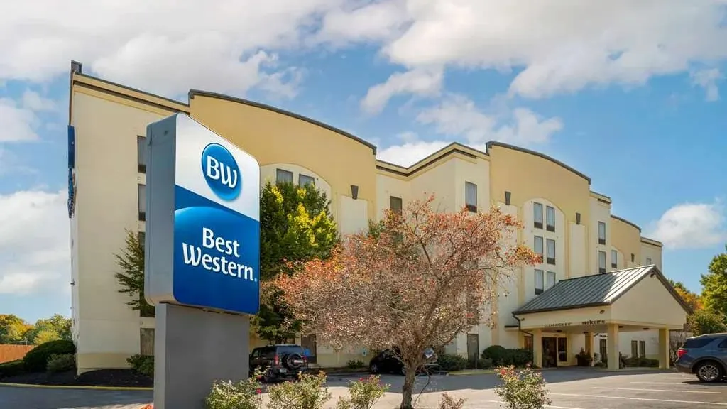 Best Western Louisville East Inn & Suites