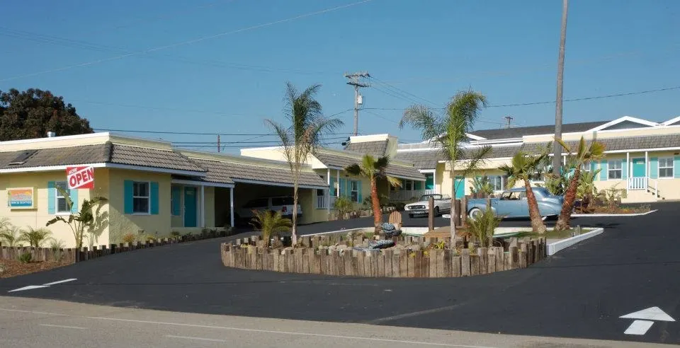 Beach Bungalow Inn & Suites