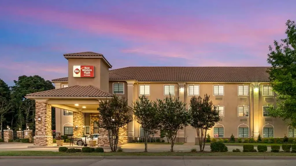 Best Western Plus Crown Colony Inn & Suites