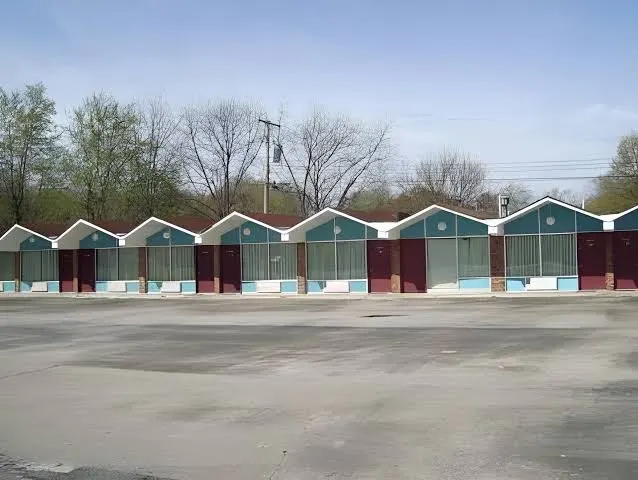 Gray Plaza Motel