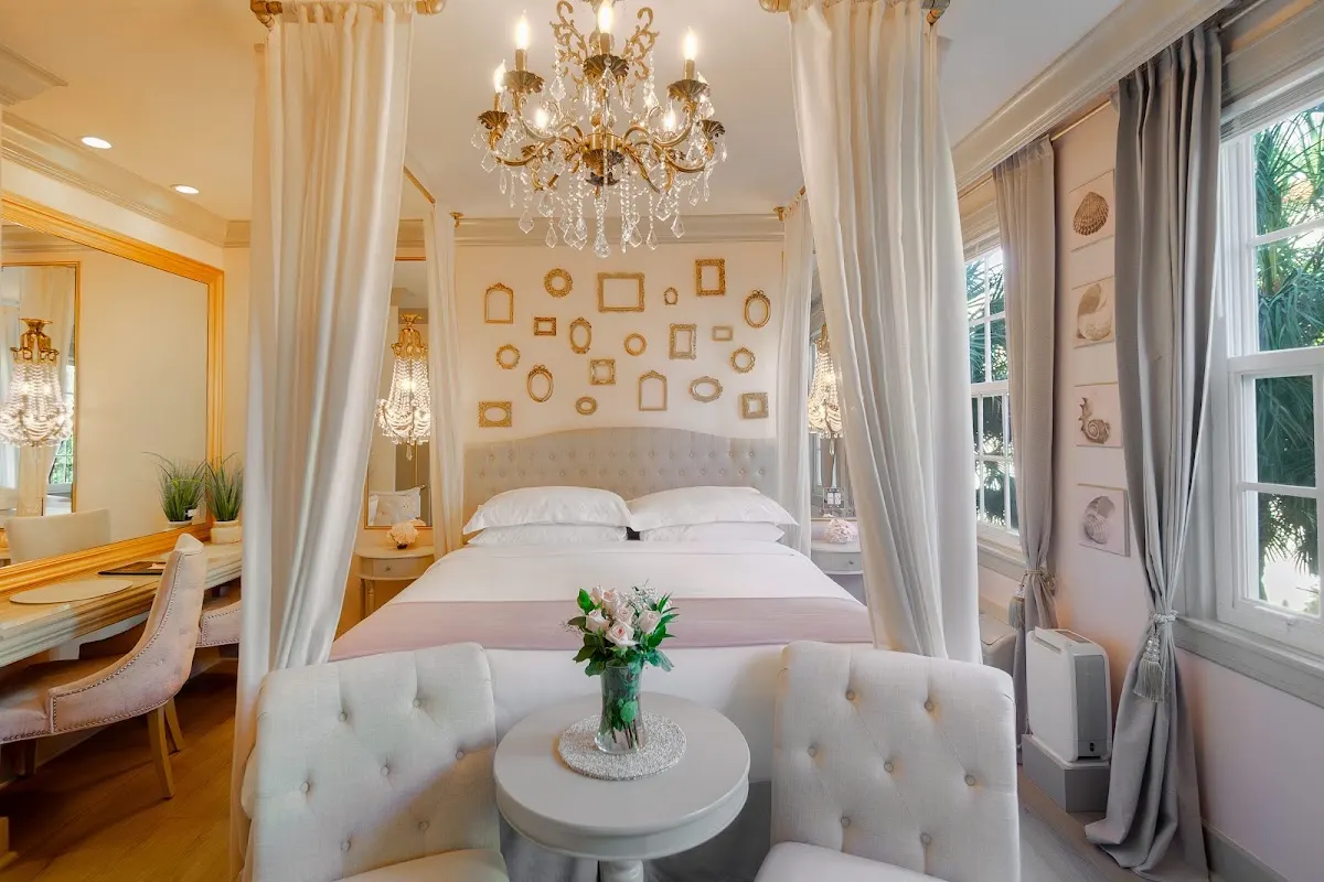 Hemingway Suites Palm Beach