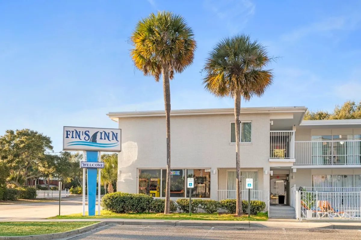 Fin's Inn & Suites