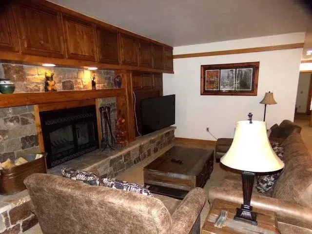 Chateau DuMont Oversized 2 Bed 2 Ba CDMR