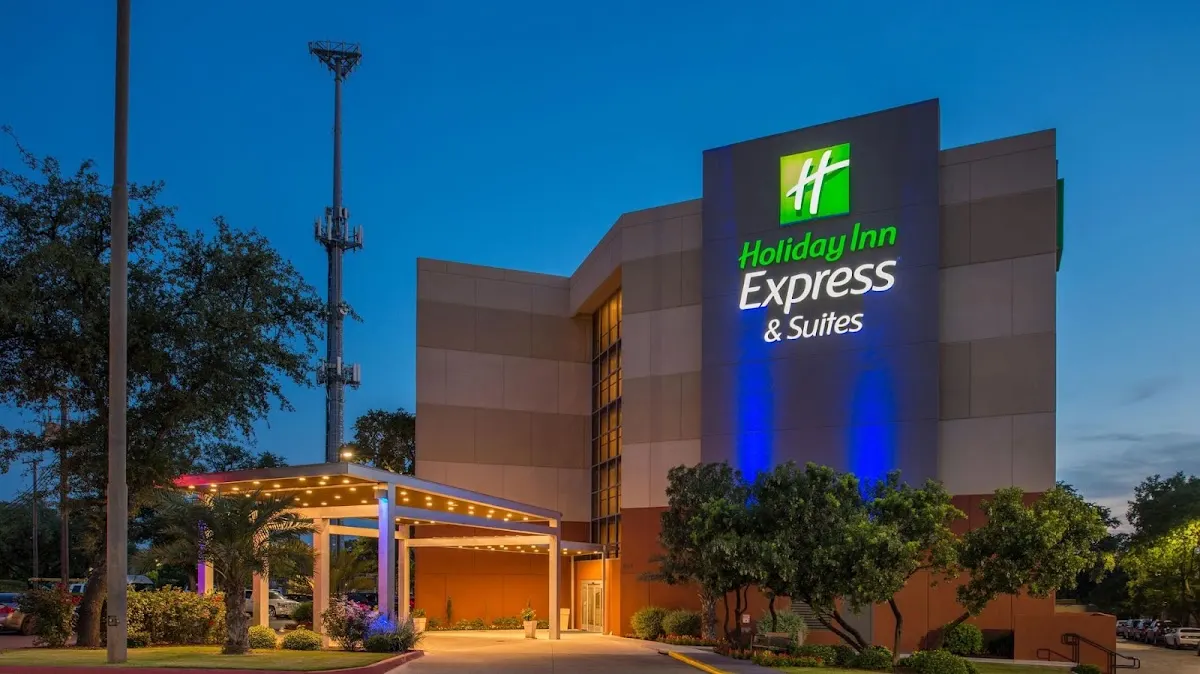 Holiday Inn Express & Suites San Antonio Medical-Six Flags by IHG