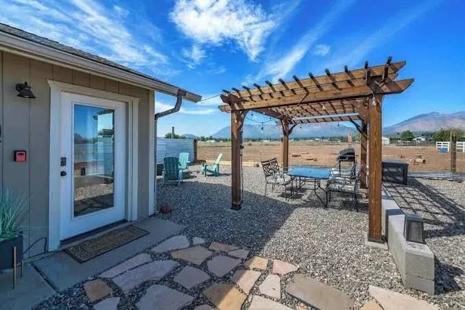 Mt View Villa Kingbed Firepit