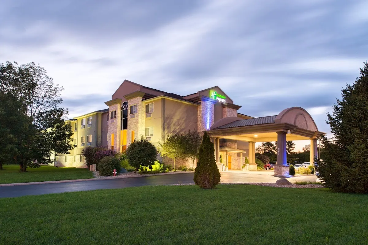 Holiday Inn Express & Suites Bucyrus by IHG