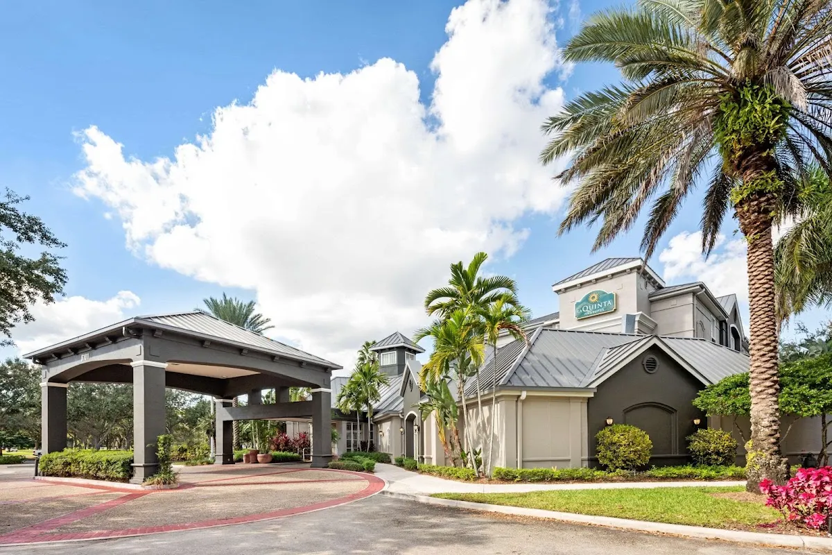 La Quinta Inn & Suites by Wyndham Ft. Lauderdale Plantation