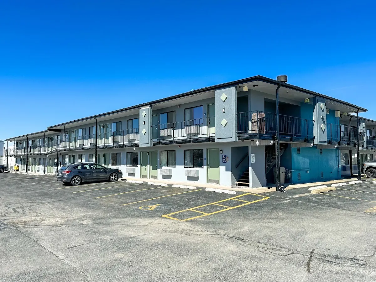 Super 7 Motel