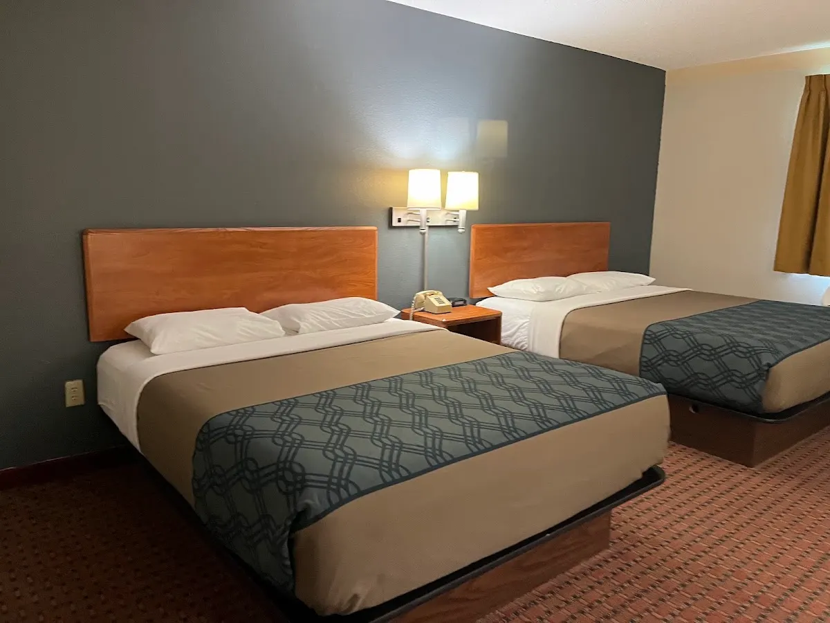 Travelers Lodge & Suites