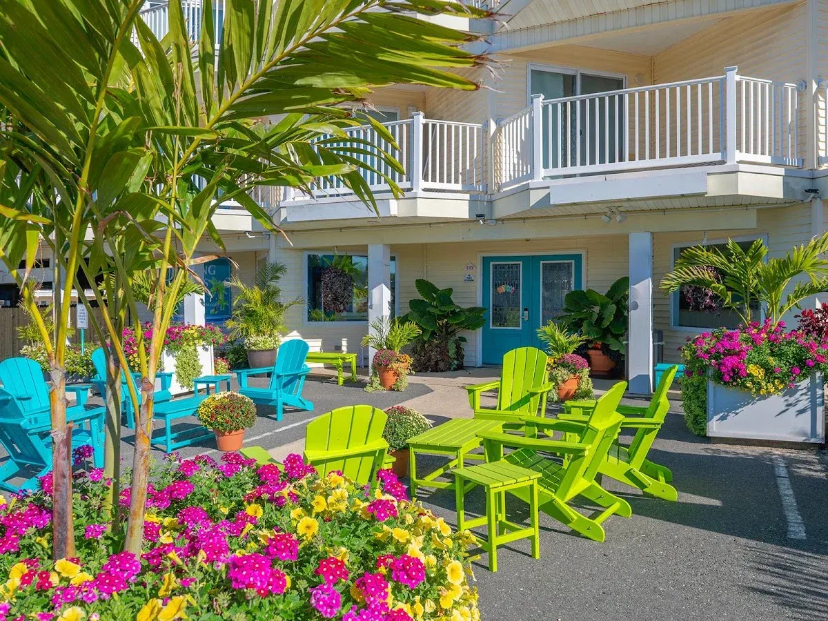 Drifting Sands Oceanfront Hotel