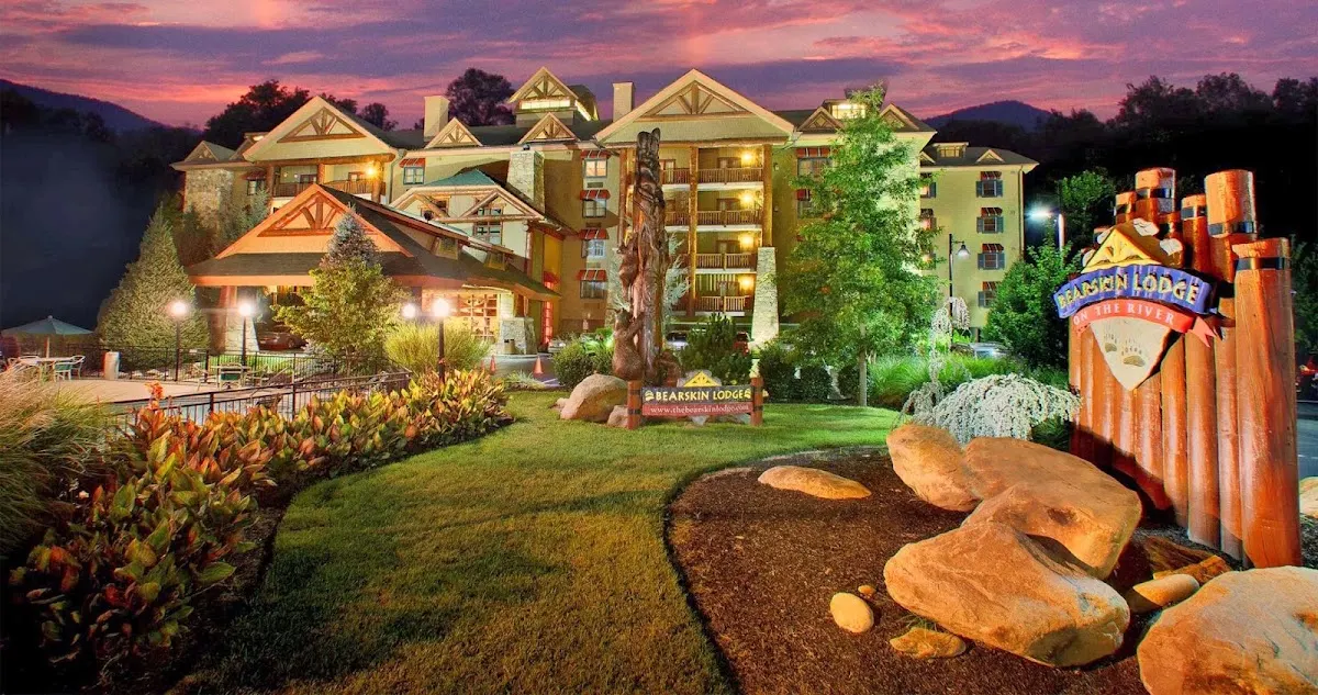 Bearskin Lodge on the River