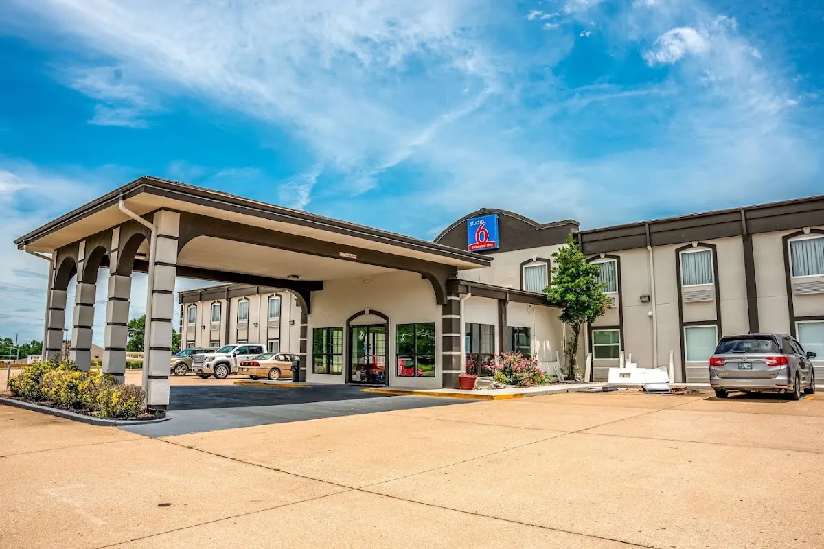 Studio 6 Claremore, OK