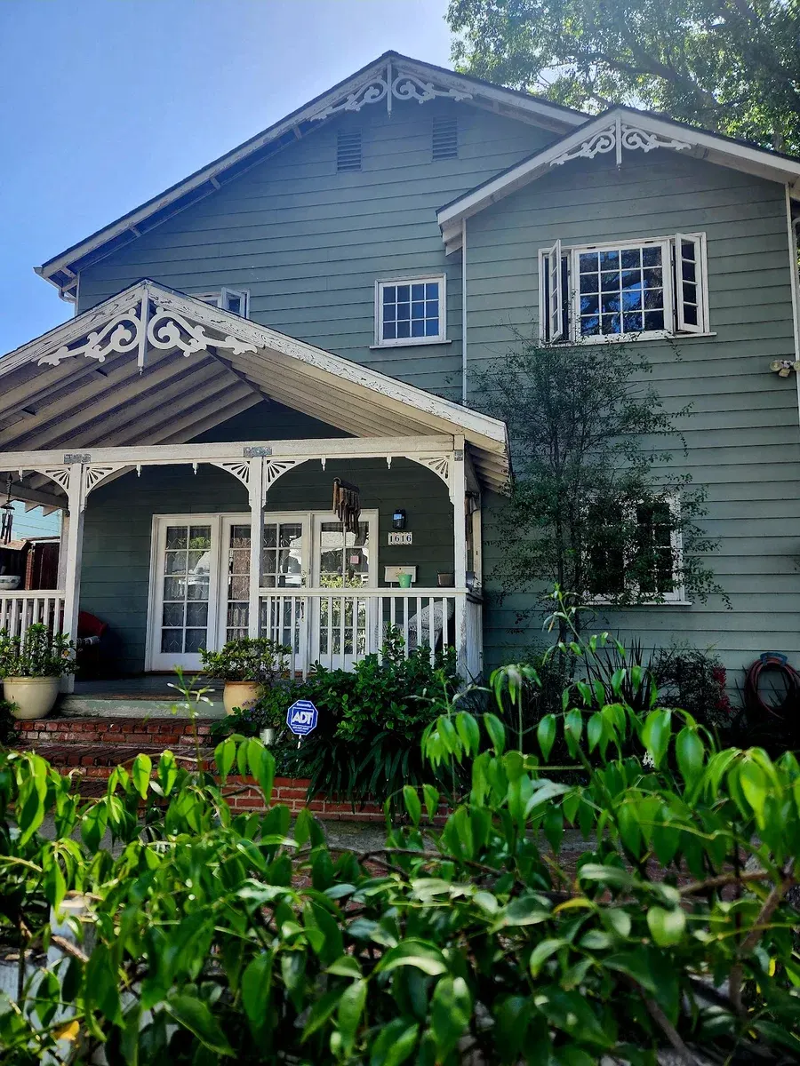 Elaine's Hollywood Bed and Breakfast