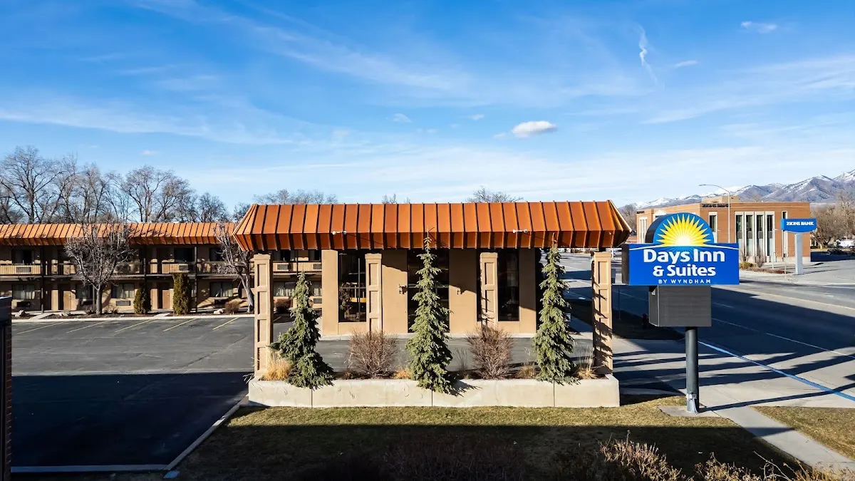 Days Inn & Suites by Wyndham Logan