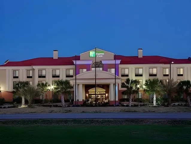 Holiday Inn Express & Suites Wharton, an IHG Hotel