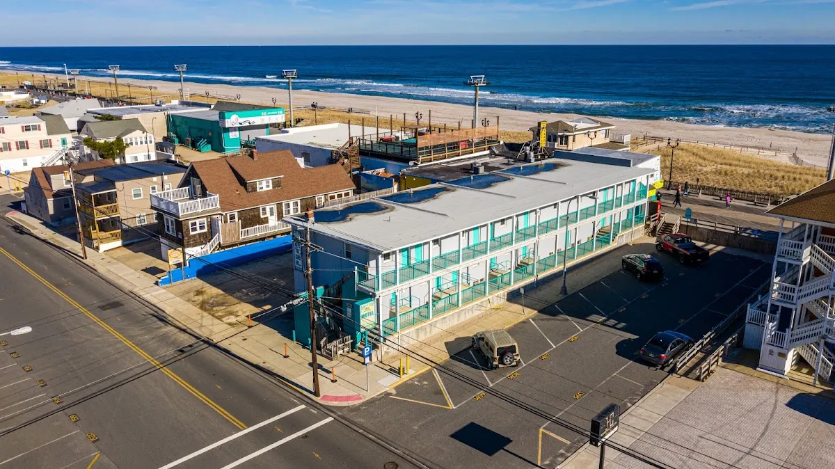 Boardwalk Sand & Surf Inn Beach Hotel