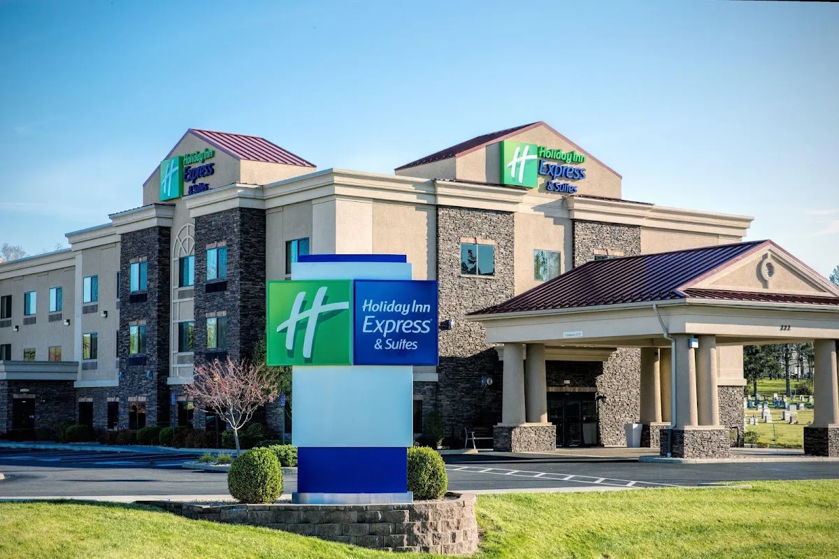 Holiday Inn Express & Suites Lewisburg by IHG