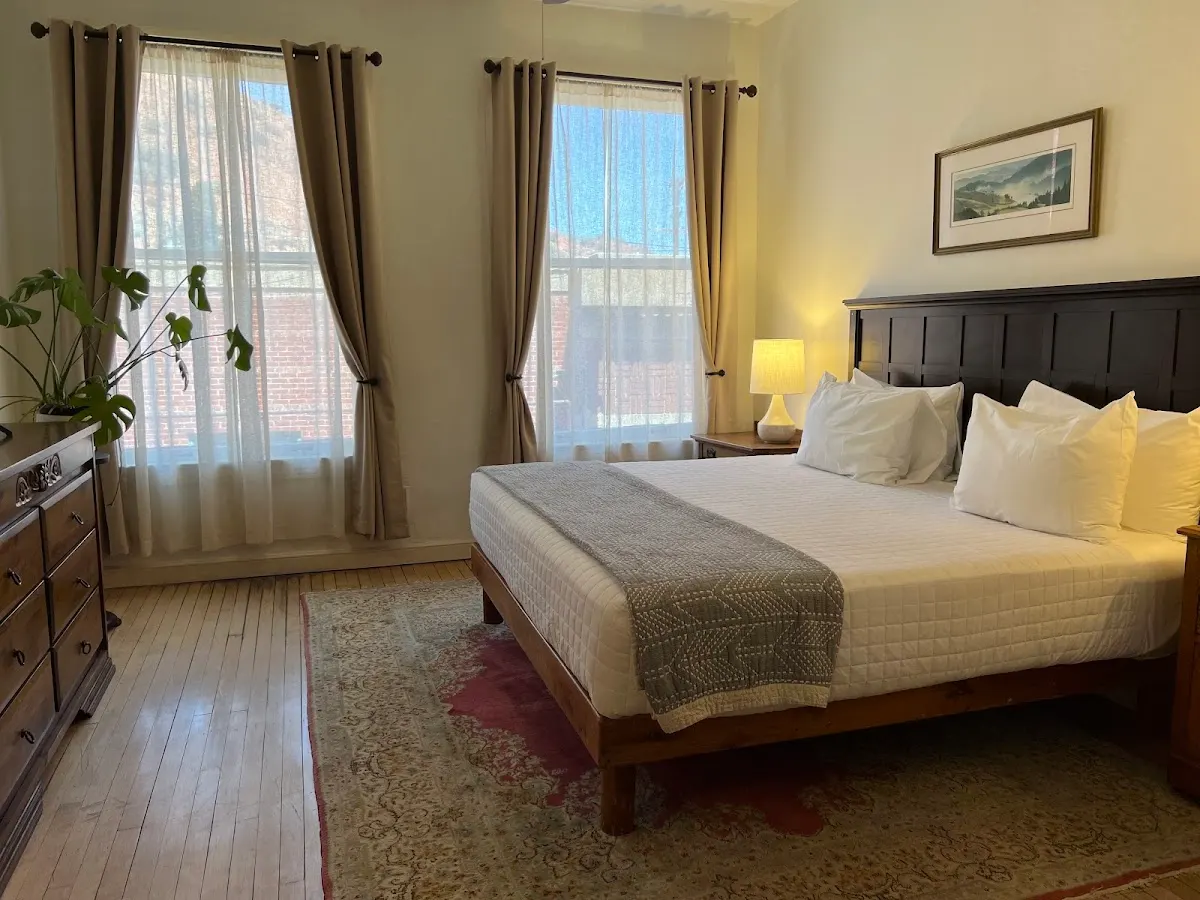 The Canyon Rose Hotel