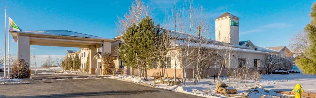 Holiday Inn Express & Suites Raton by IHG
