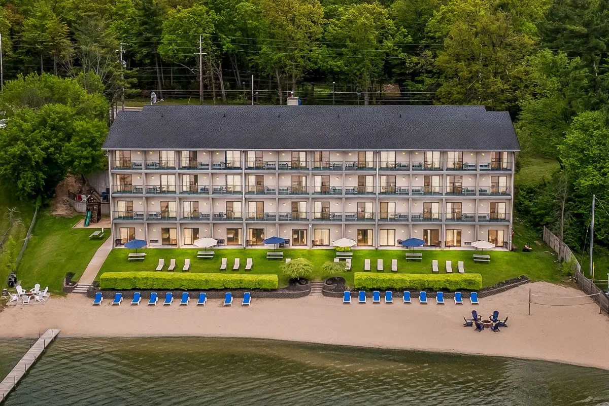 Beachfront Hotel Houghton Lake