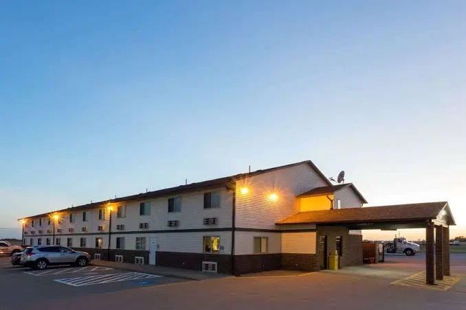 Super 8 Mendota I 39