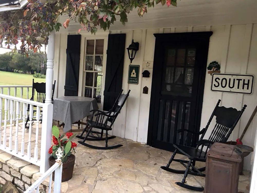 Country Woods Inn