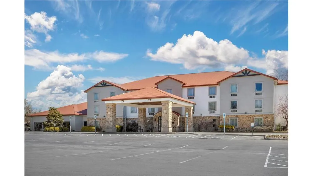 Quality Inn & Suites Monterey I-40