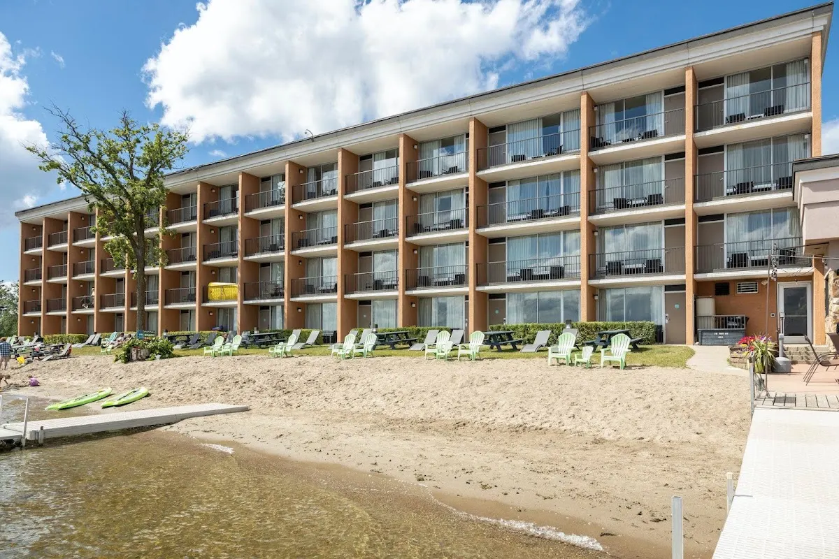 Holiday Inn Detroit Lakes - Lakefront by IHG