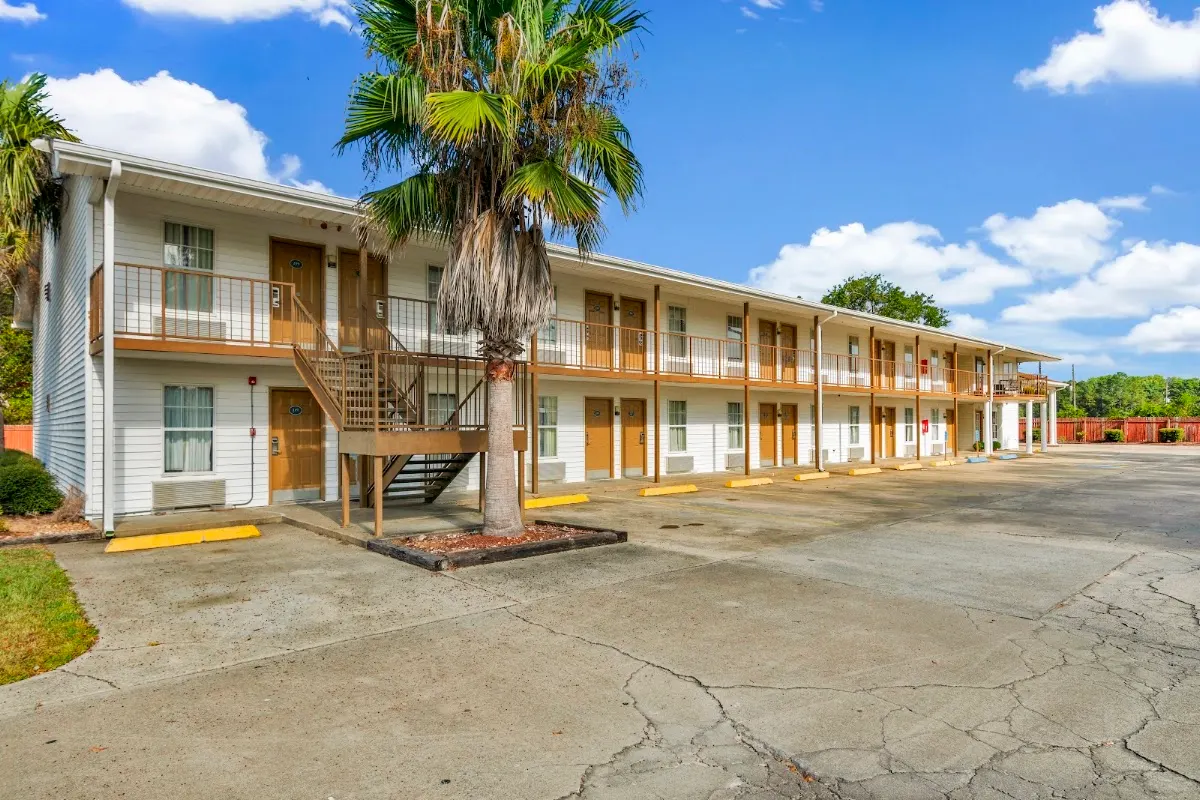 Glennville Inn
