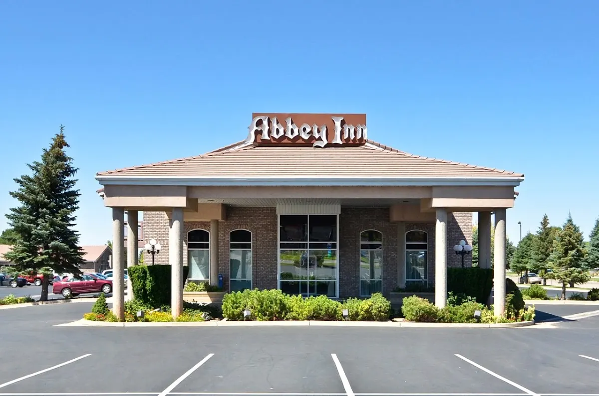Abbey Inn & Suites