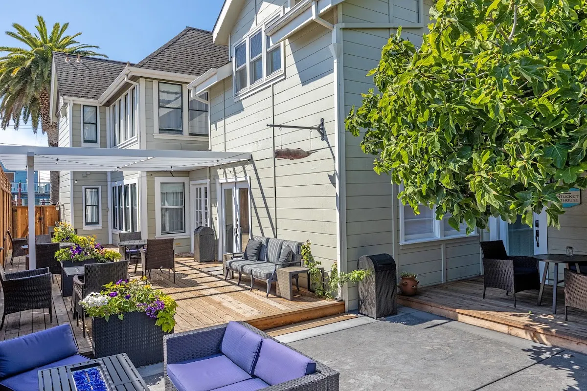 Nantucket Whale Inn | Half Moon Bay Hotel