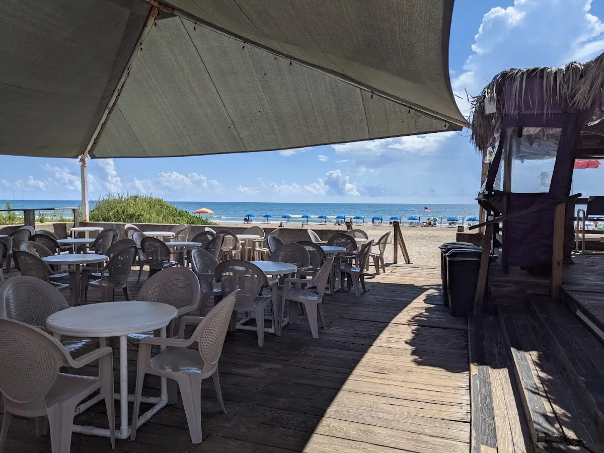Wanna Wanna Inn Beach Bar & Grill