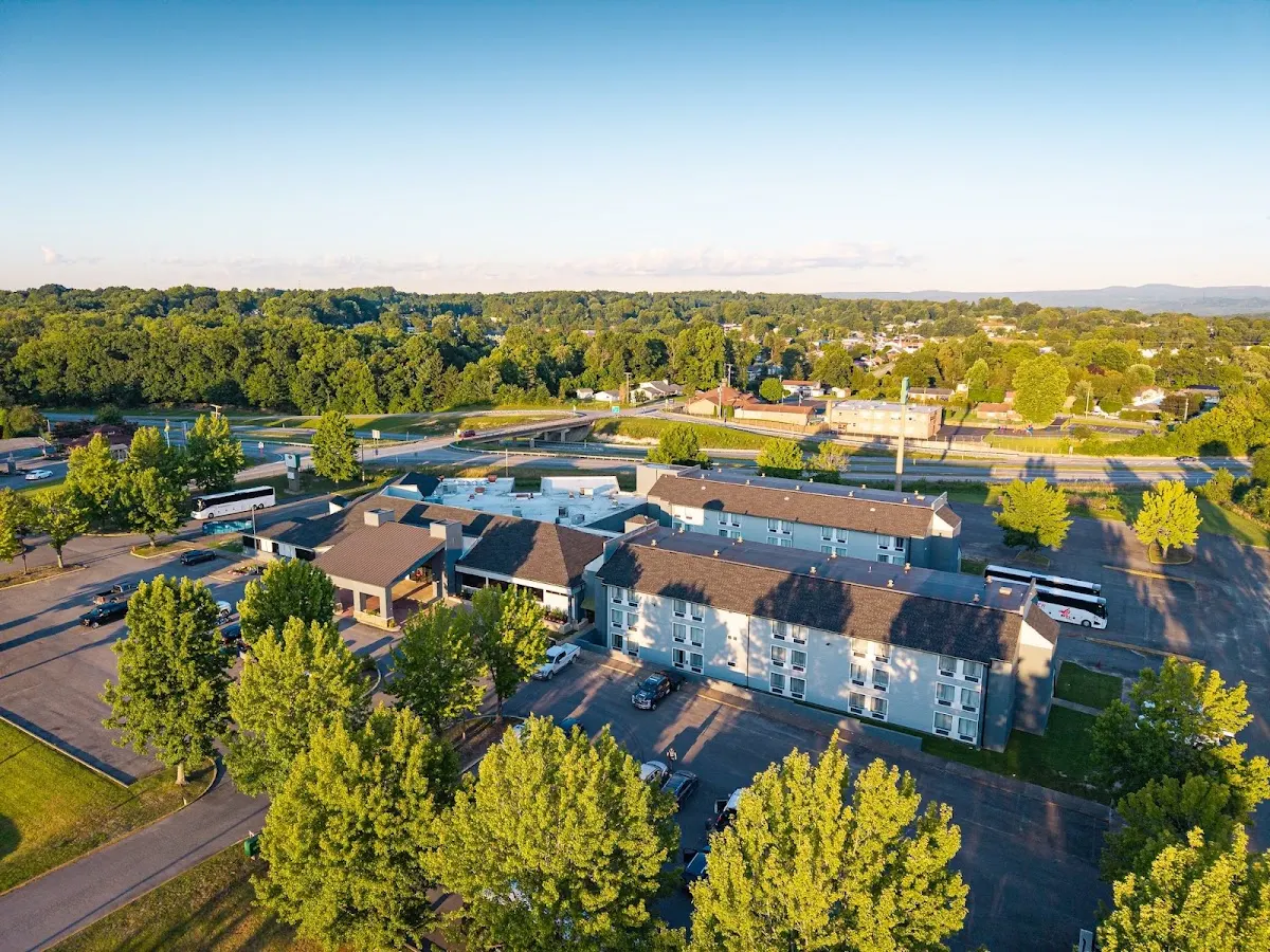 Holiday Lodge Hotel & Conference Center