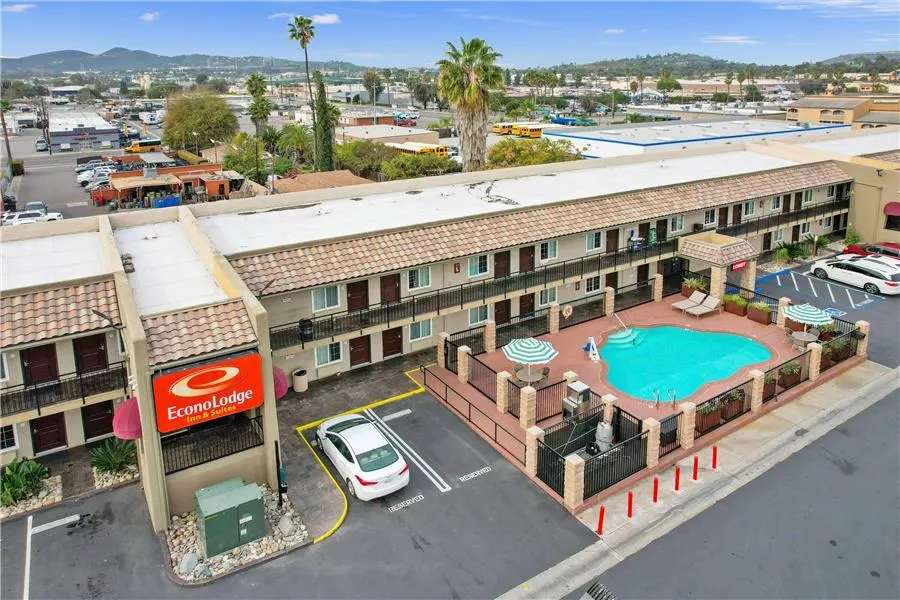 Econo Lodge Inn & Suites Escondido Downtown