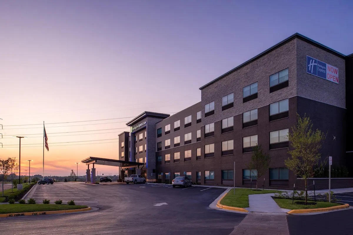 Holiday Inn Express & Suites Olathe West by IHG