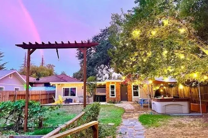 King Queen Suites with Hot Tub Private Yard